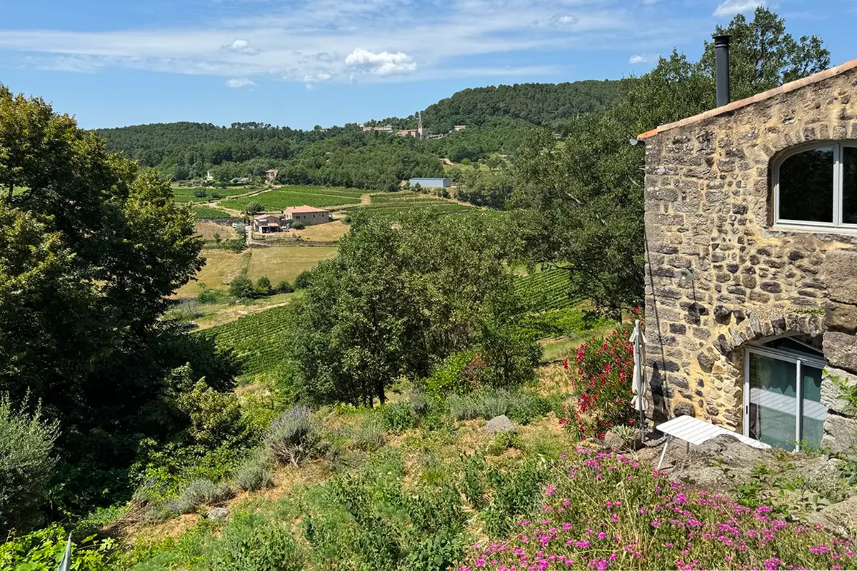 Blick vom Haus über das Tal nach Sanilhac